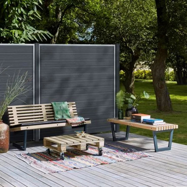 Vælg det perfekte hegn til haven hos 10-4.dk