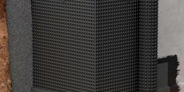 Vælg grundmursplader og undgå fugt i kælderen