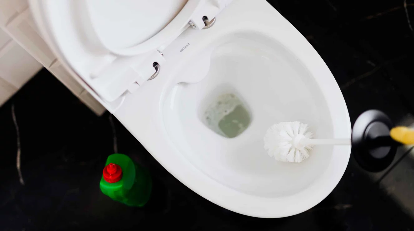 Guide til sådan klarer du et stoppet toilet 10-4.dk