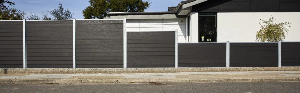 Vælg det perfekte hegn til haven hos 10-4.dk