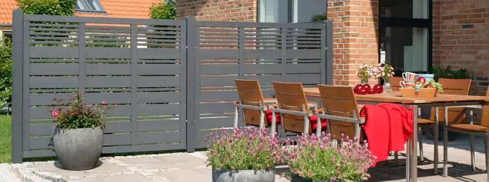 Guide til vedligeholdelsesfrie hegn hos 10-4.dk