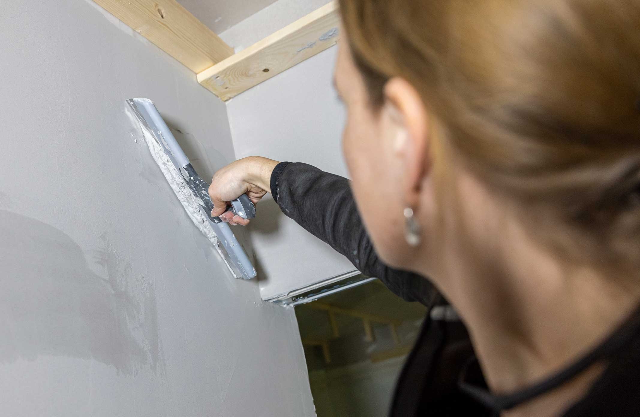 Sådan sparler du vægge inden maling 10-4.dk