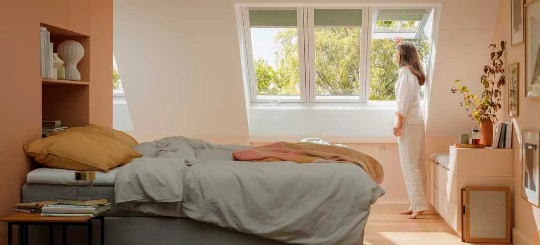  Sådan holder du hjemmet køligt med Velux solafskærmning 10-4.dk