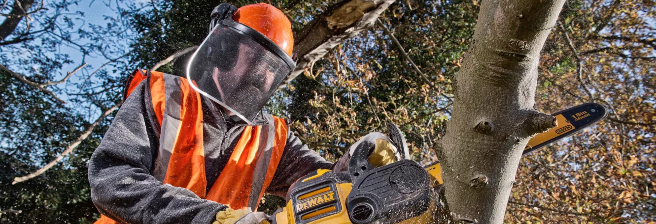 Guide til sikkerhedsudstyr ved brug af kædesav hos 10-4.dk