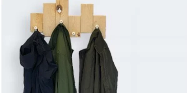 Gør-det-selv knagerække i træ bygget trin for trin med materialer fra 10-4.dk