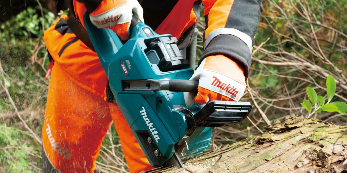 Guide til valg af sikkerhedsudstyr når du arbejder med en kædesav 10-4.dk