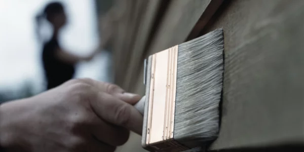 En flot og velplejet træterrasse efter rensning 